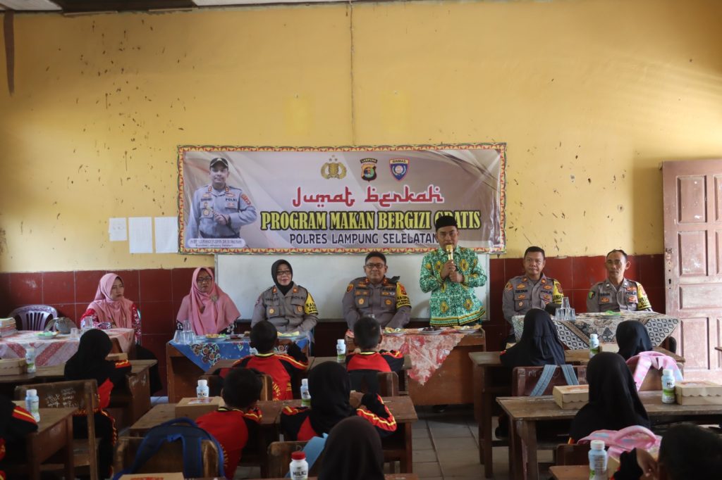 POLRES LAMPUNG SELATAN GELAR "JUMAT BERKAH MAKAN BERGIZI", BERSAMA SDN KERINJING